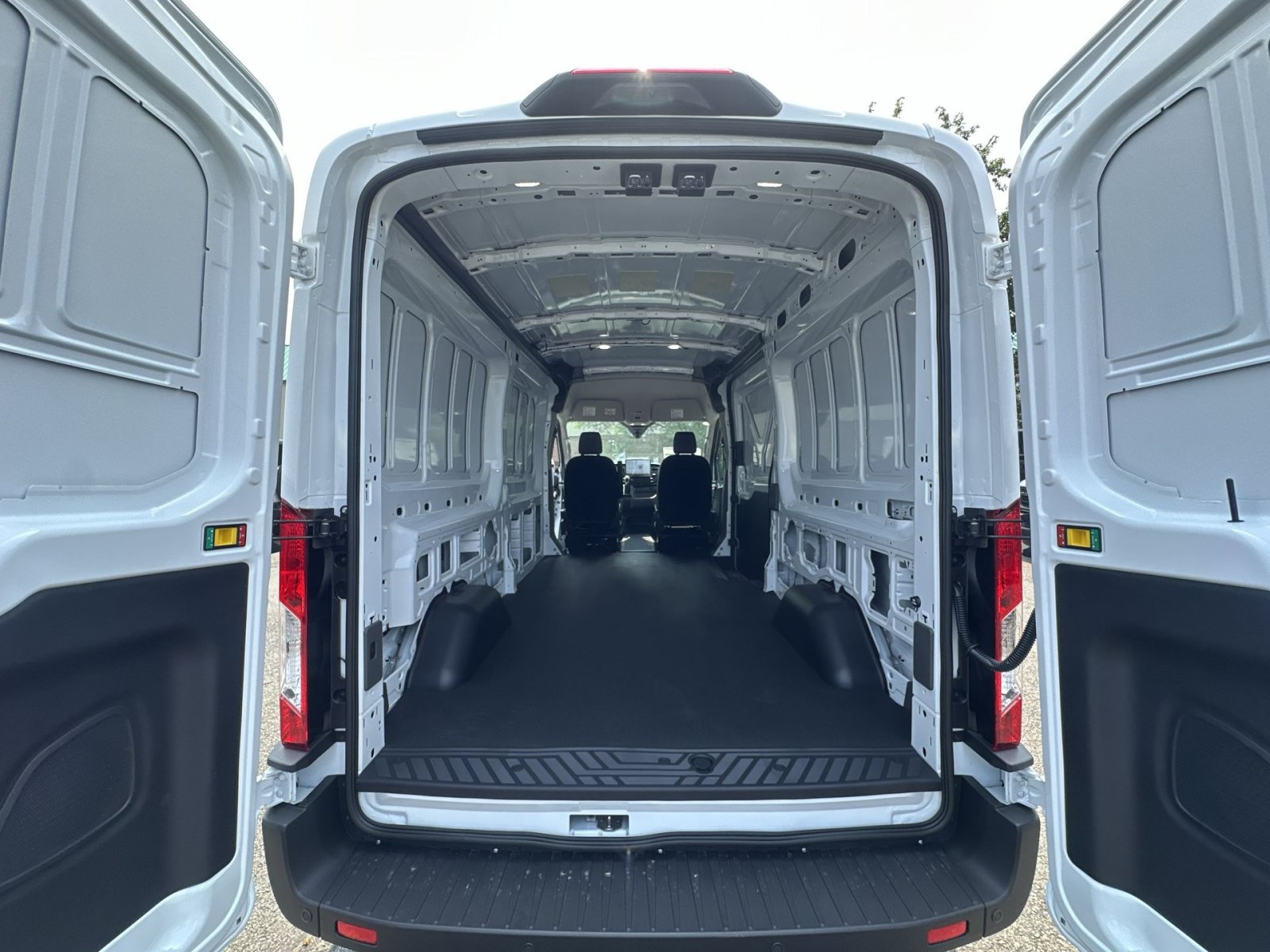 New 2026 Ford Transit 250 148 Medium Roof RWD image 31