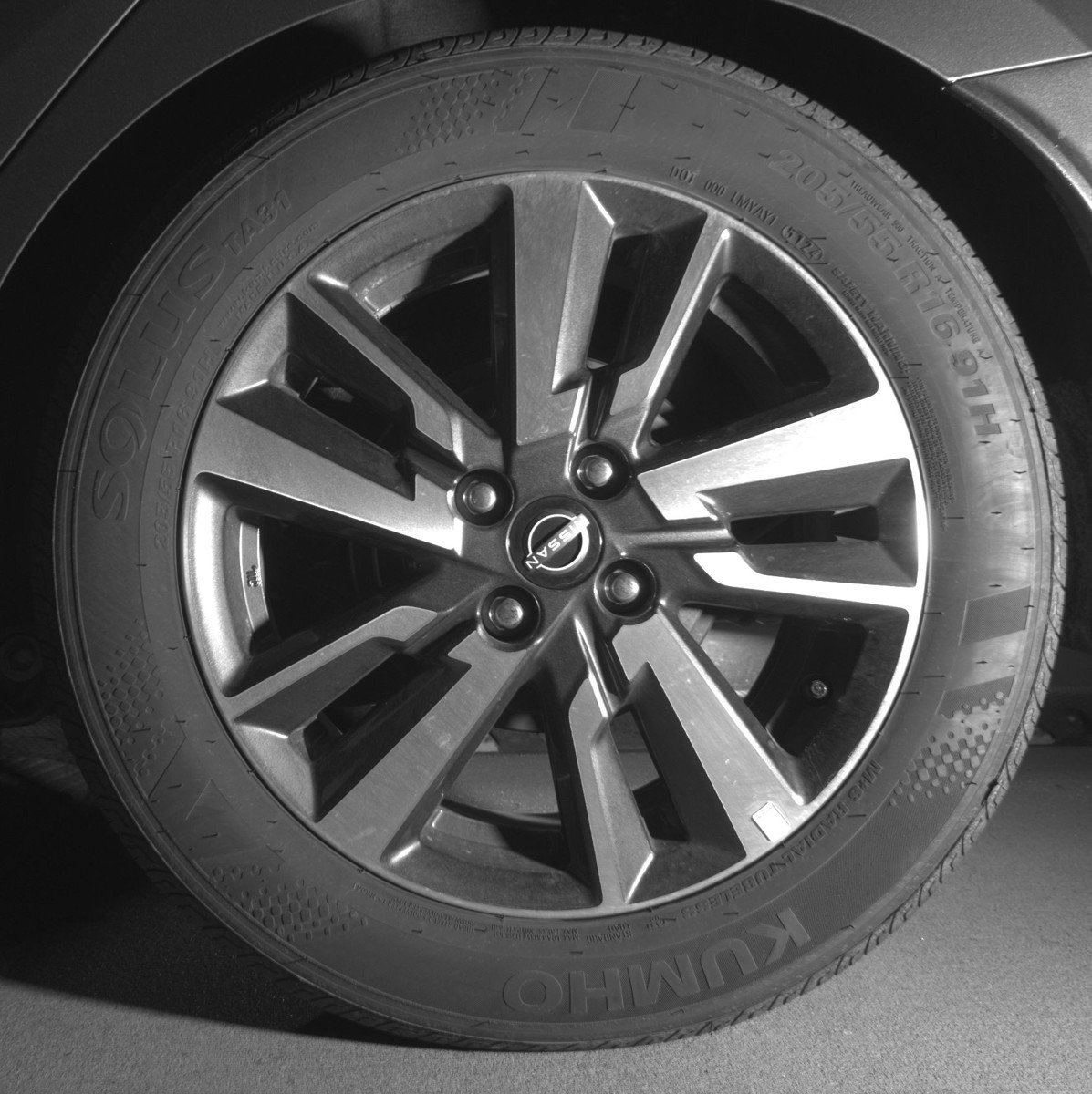 Used 2025 Nissan Versa SV image 14