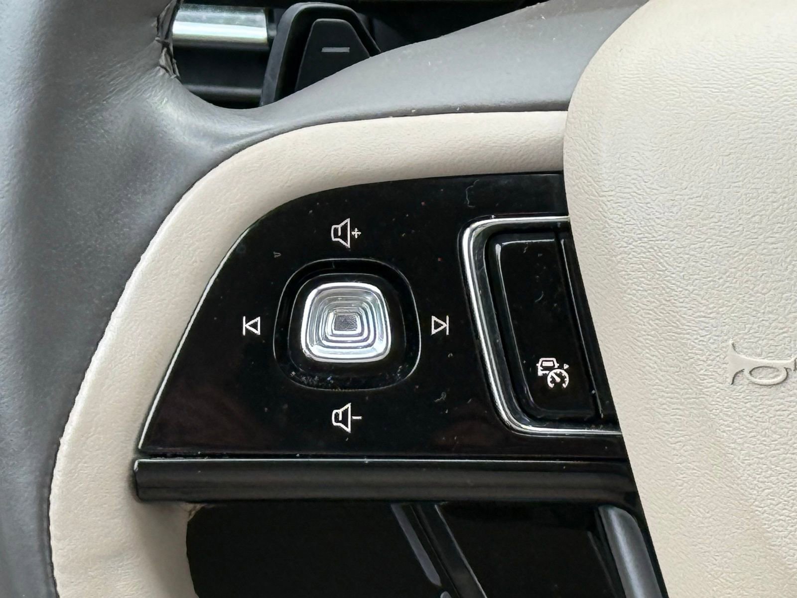 Used 2022 Lincoln Corsair Reserve w/ Equipment Group 201A image 33