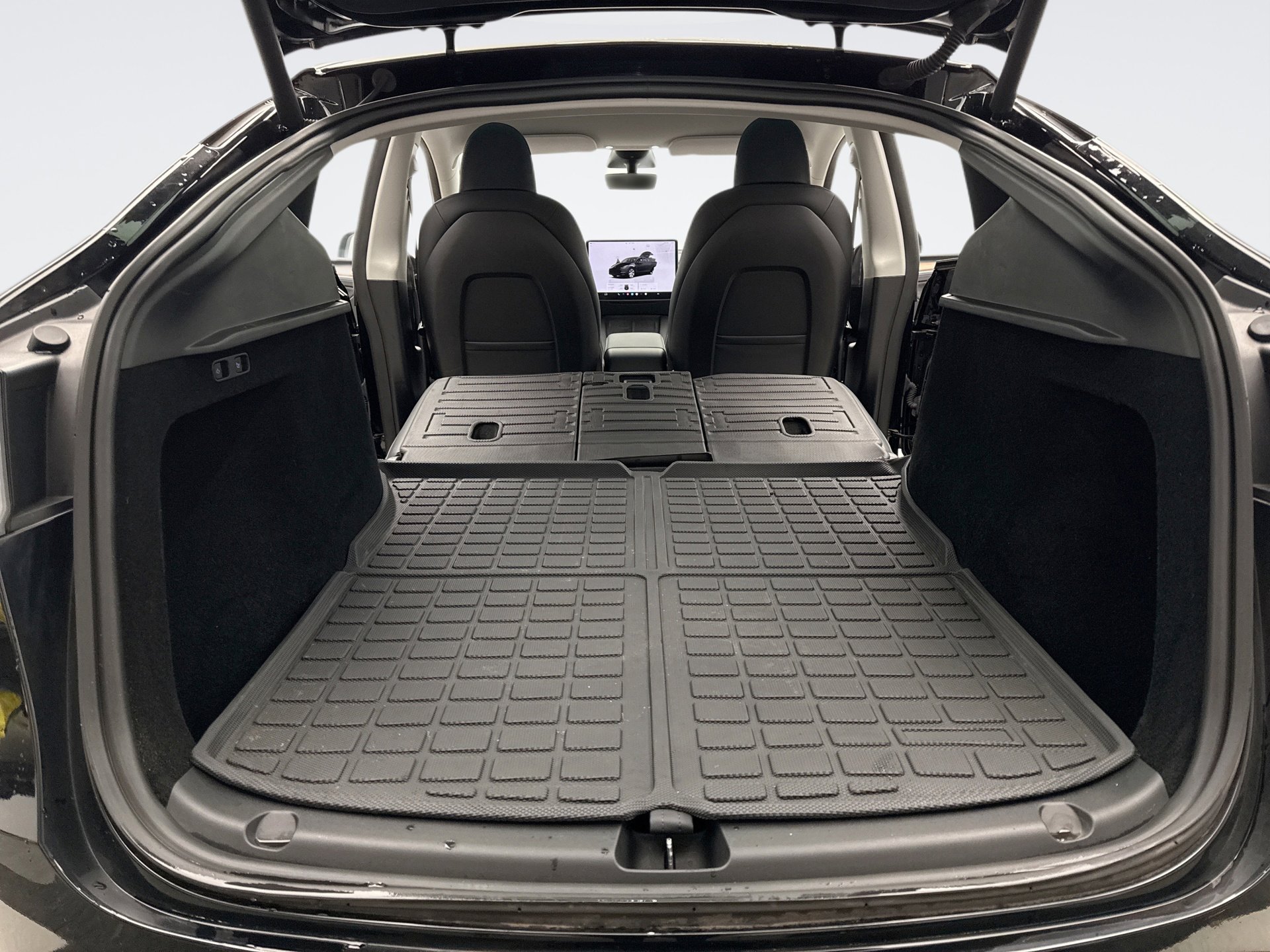 Used 2023 Tesla Model Y Long Range image 22