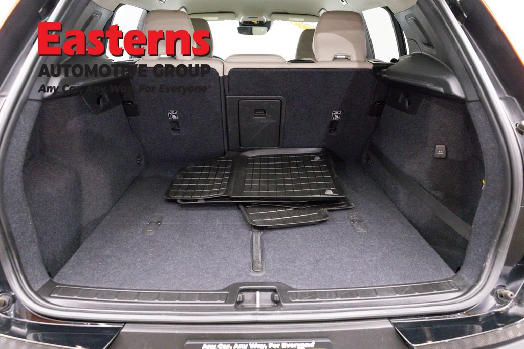 Used 2019 Volvo XC40 T5 Momentum AWD/4WD image 9