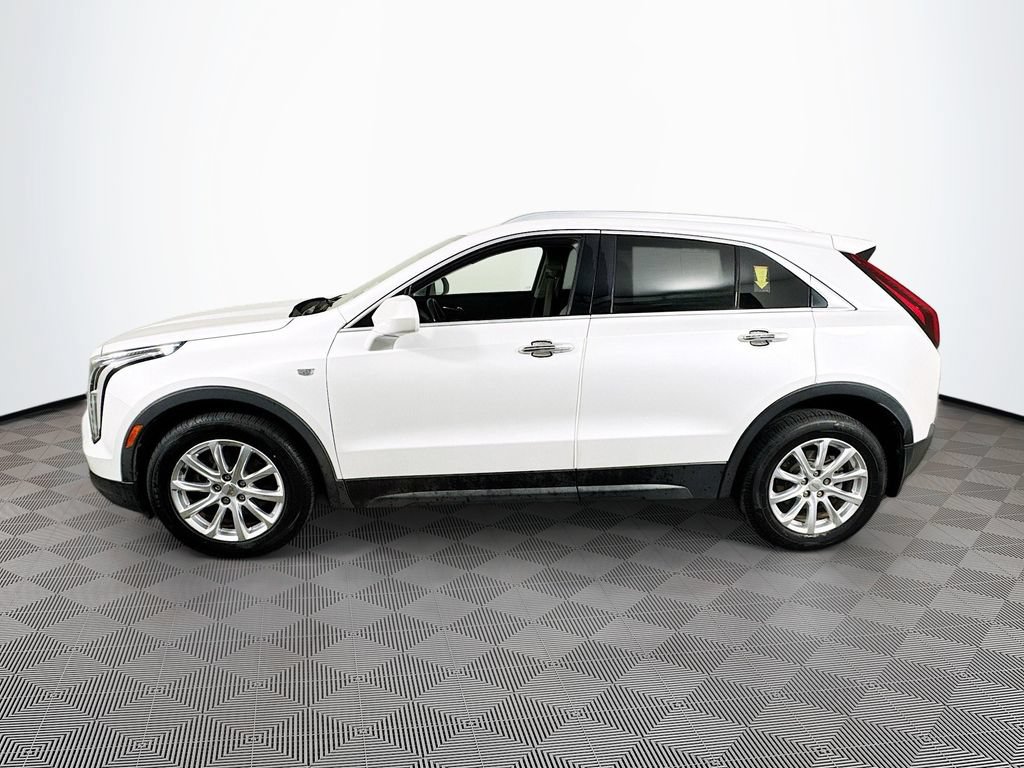 Used 2019 Cadillac XT4 Luxury w/ Cold Weather Package FWD image 8