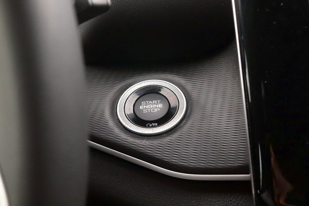 Used 2023 Jeep Grand Cherokee Laredo AWD/4WD image 22