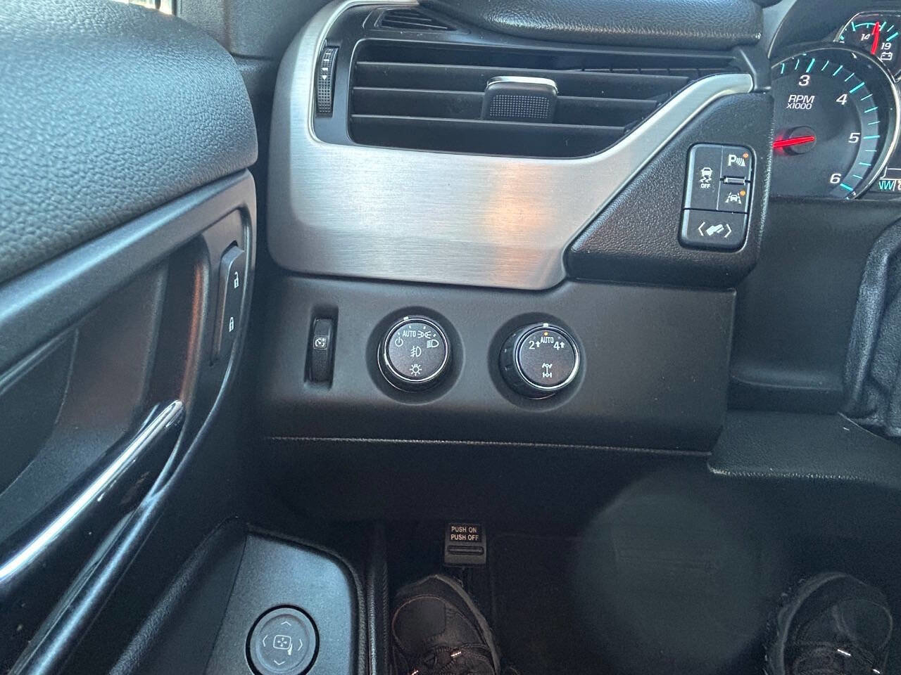 Used 2019 GMC Yukon XL SLT image 32