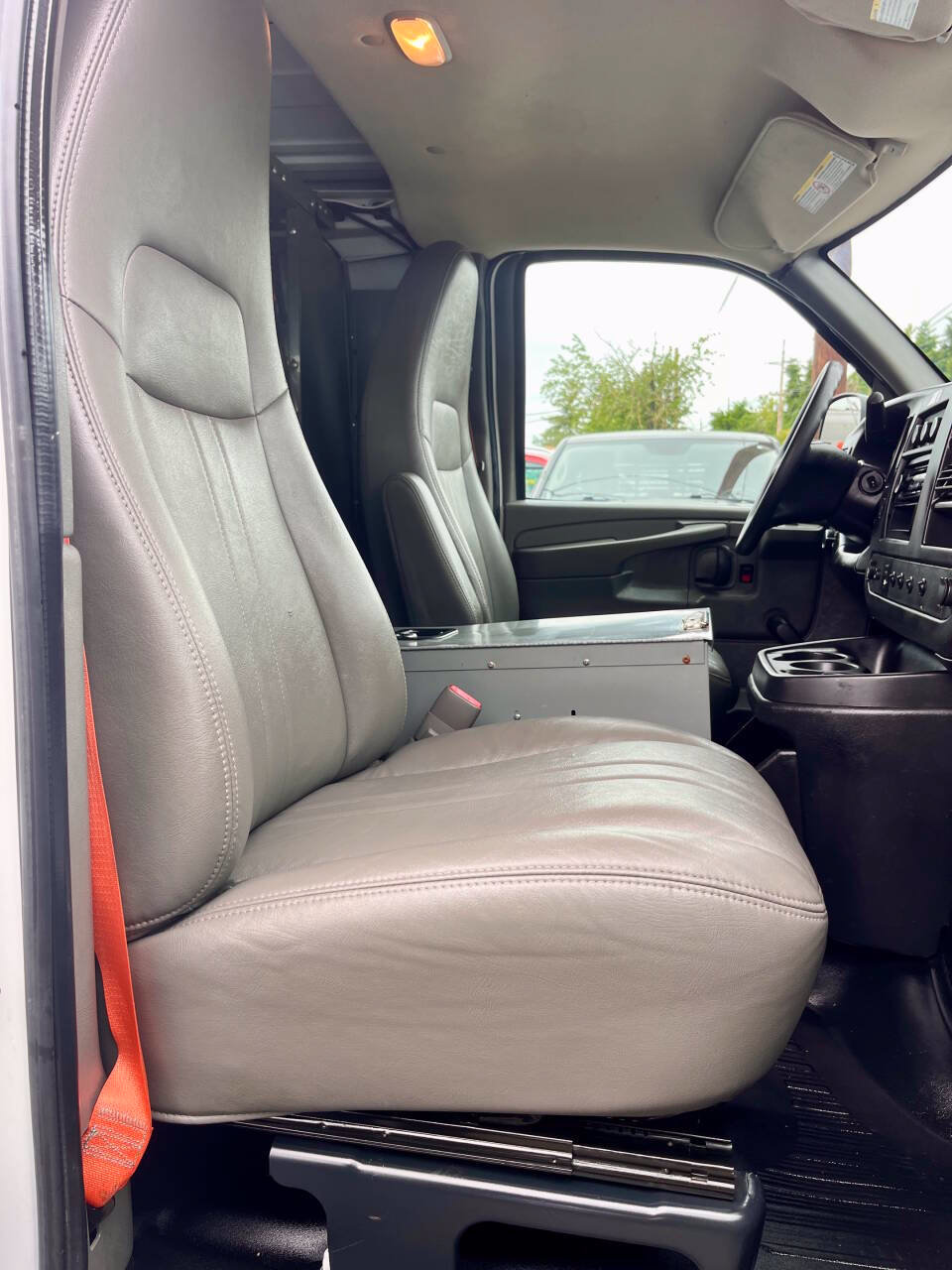 Used 2013 Chevrolet Express 2500 RWD image 18