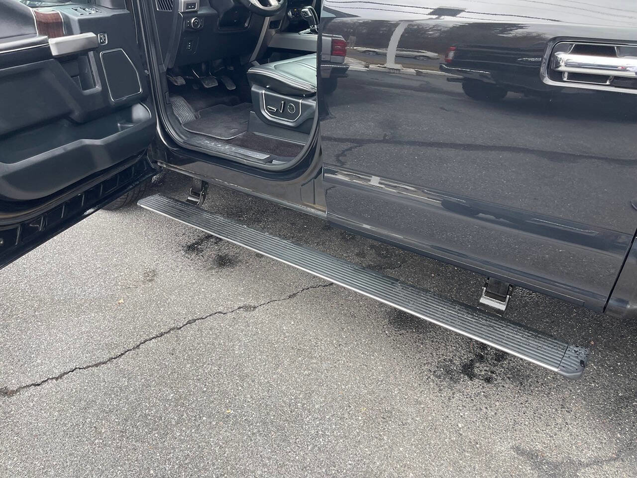 Used 2015 Ford F150 Platinum w/ Equipment Group 701A Luxury image 16