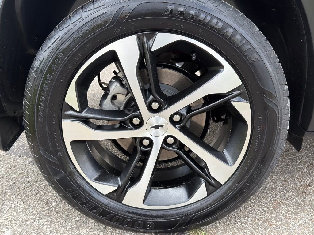 Used 2024 Chevrolet Trax RS w/ Driver Confidence Package FWD image 31