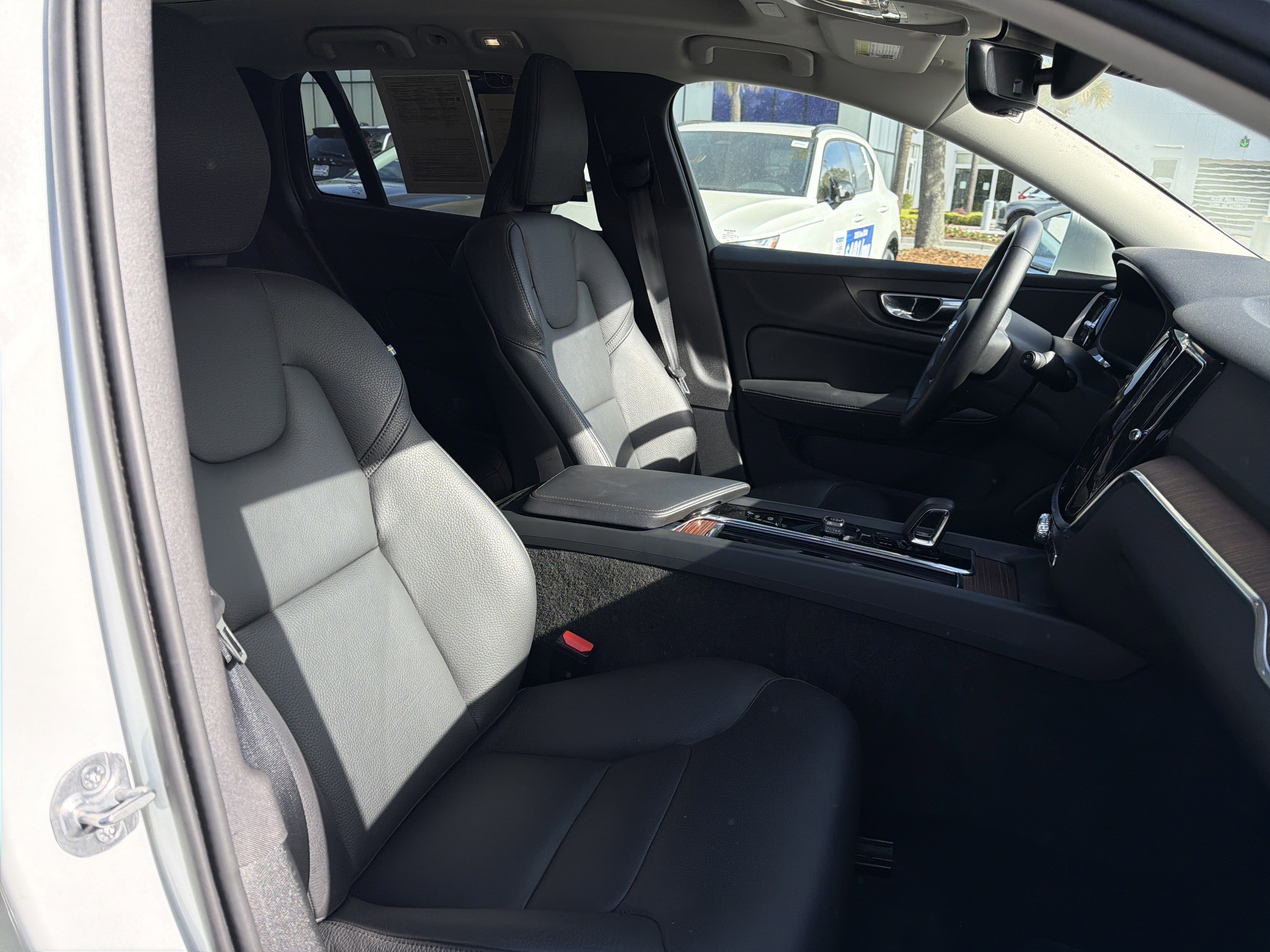 Certified 2025 Volvo V60 B5 Cross Country Plus image 35