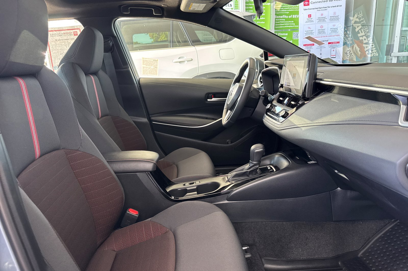 Certified 2024 Toyota Corolla SE w/ SE Premium Package FWD image 28