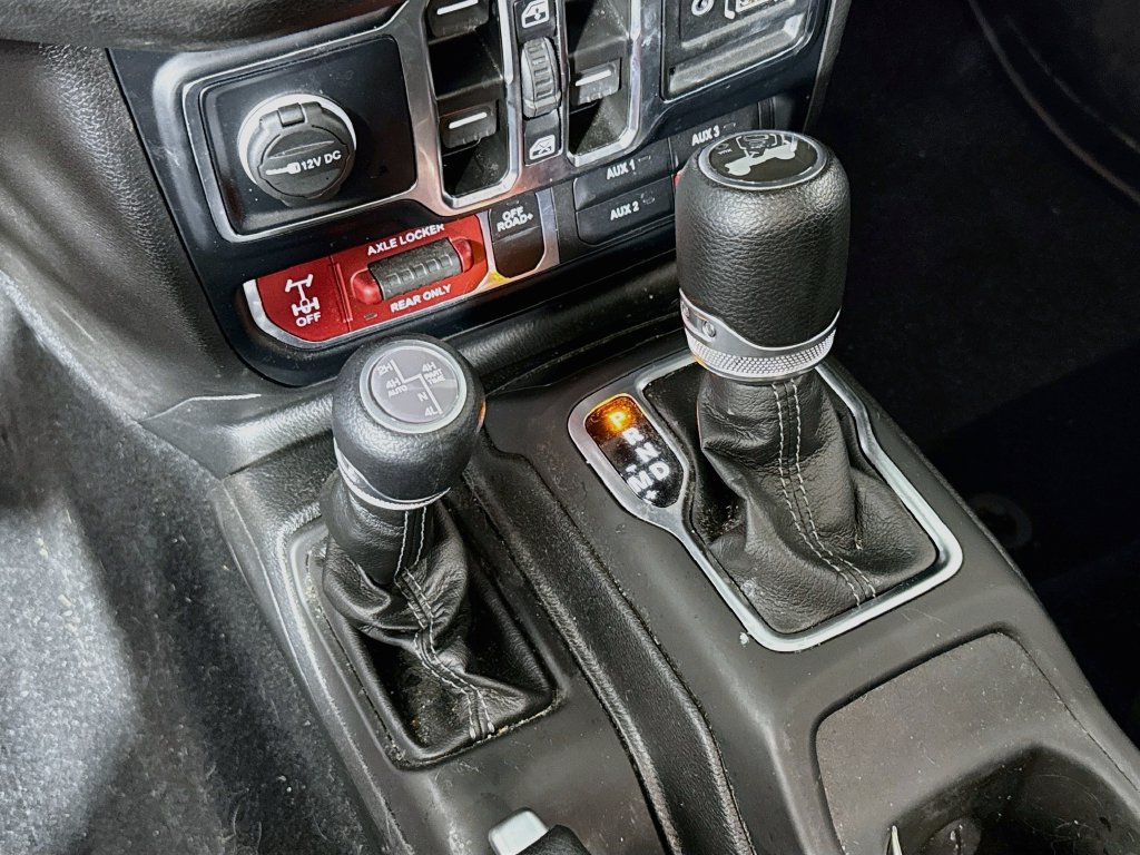 Used 2024 Jeep Wrangler Unlimited AWD/4WD image 16