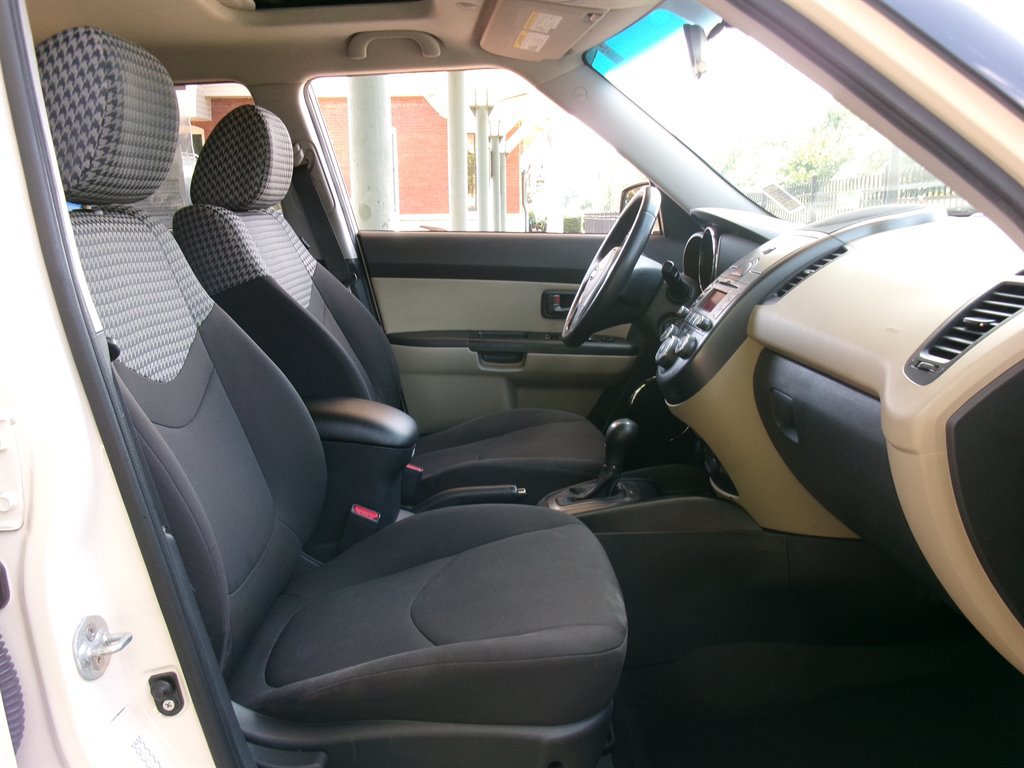 Used 2011 Kia Soul ! FWD image 20
