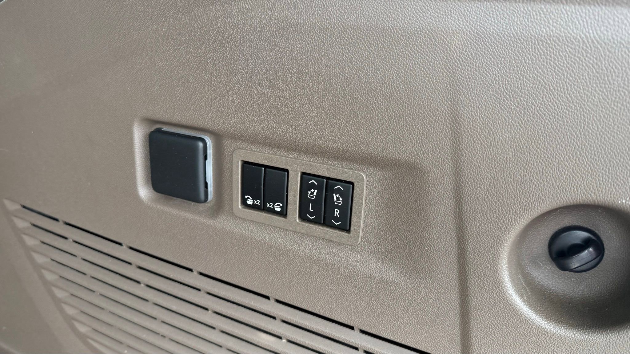 Used 2021 GMC Yukon XL Denali image 28