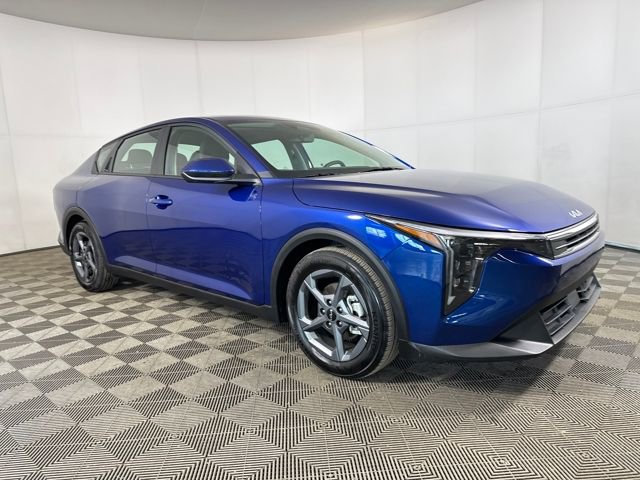 Used 2025 Kia K4 LXS image 2
