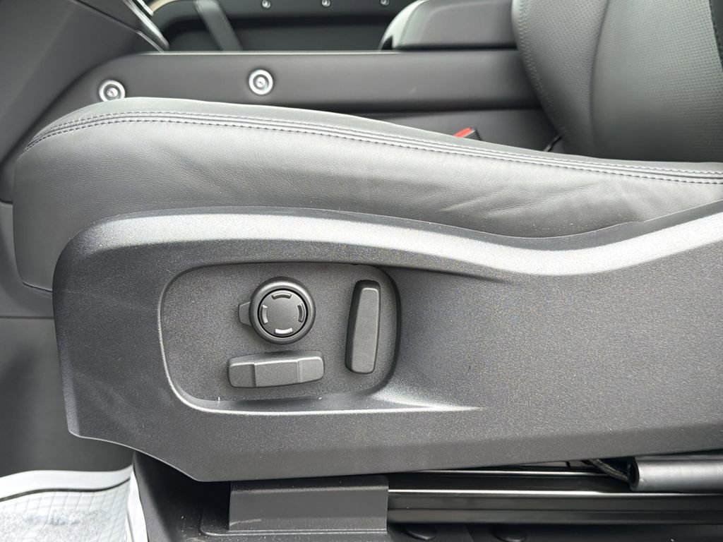 New 2026 Land Rover Defender 110 X-Dynamic SE image 20