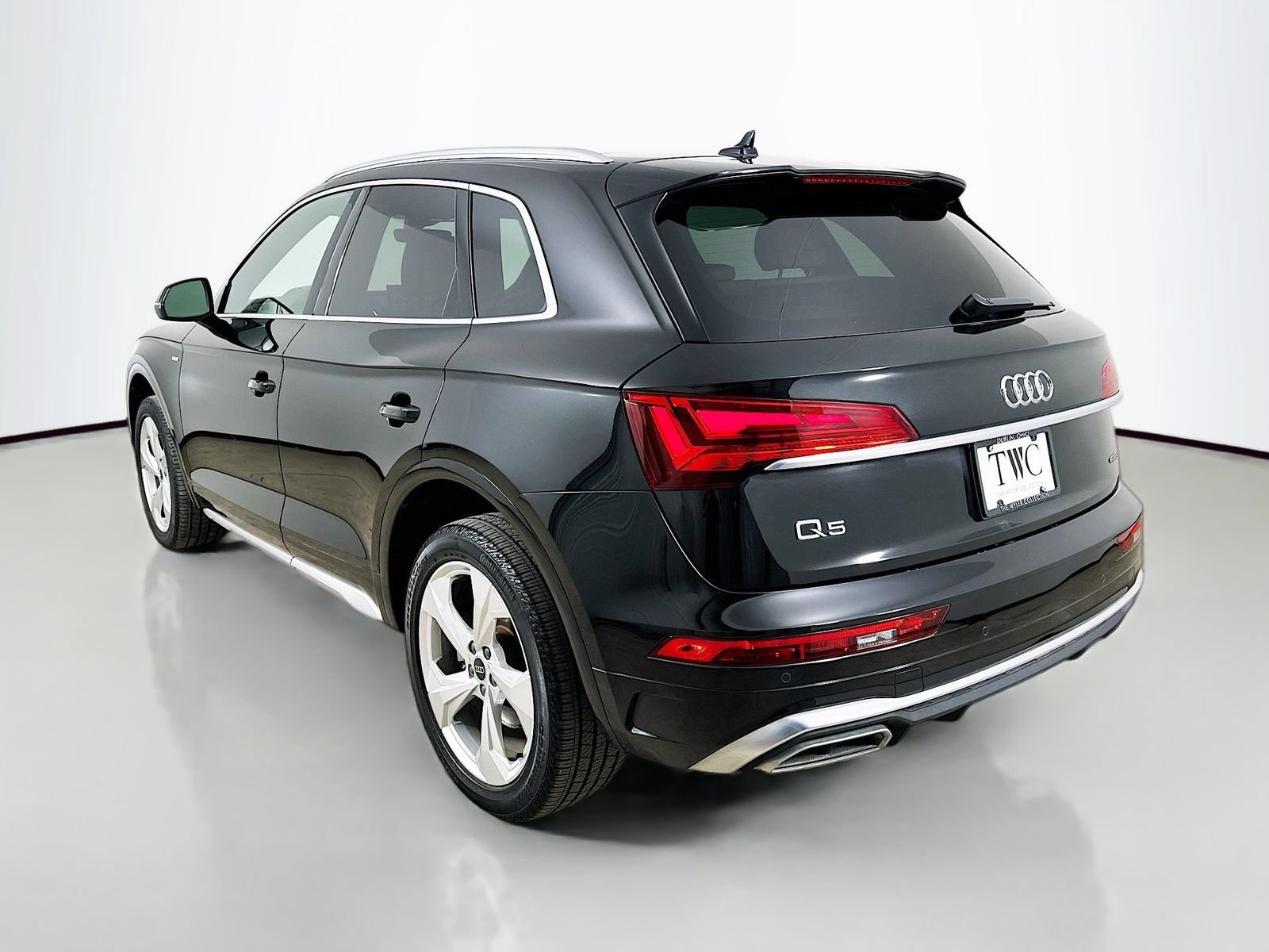 Used 2023 Audi Q5 2.0T Premium Plus w/ Premium Plus Package AWD/4WD image 7