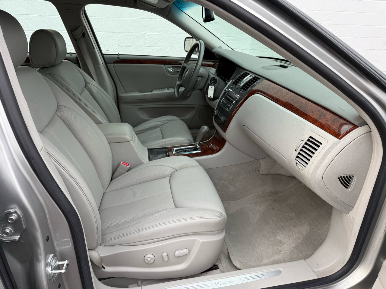 Used 2006 Cadillac DTS image 30