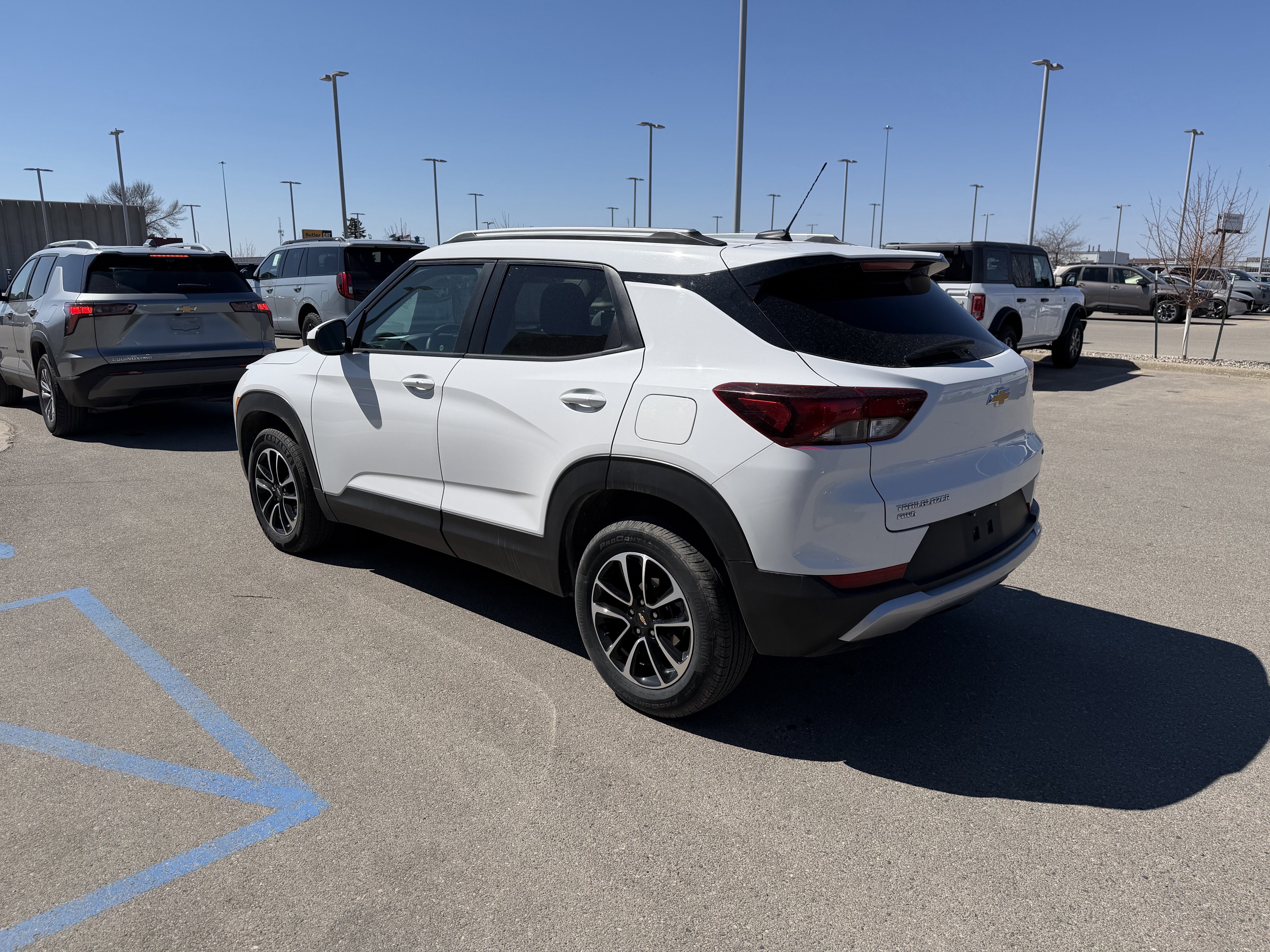 Used 2025 Chevrolet TrailBlazer LT AWD/4WD image 3