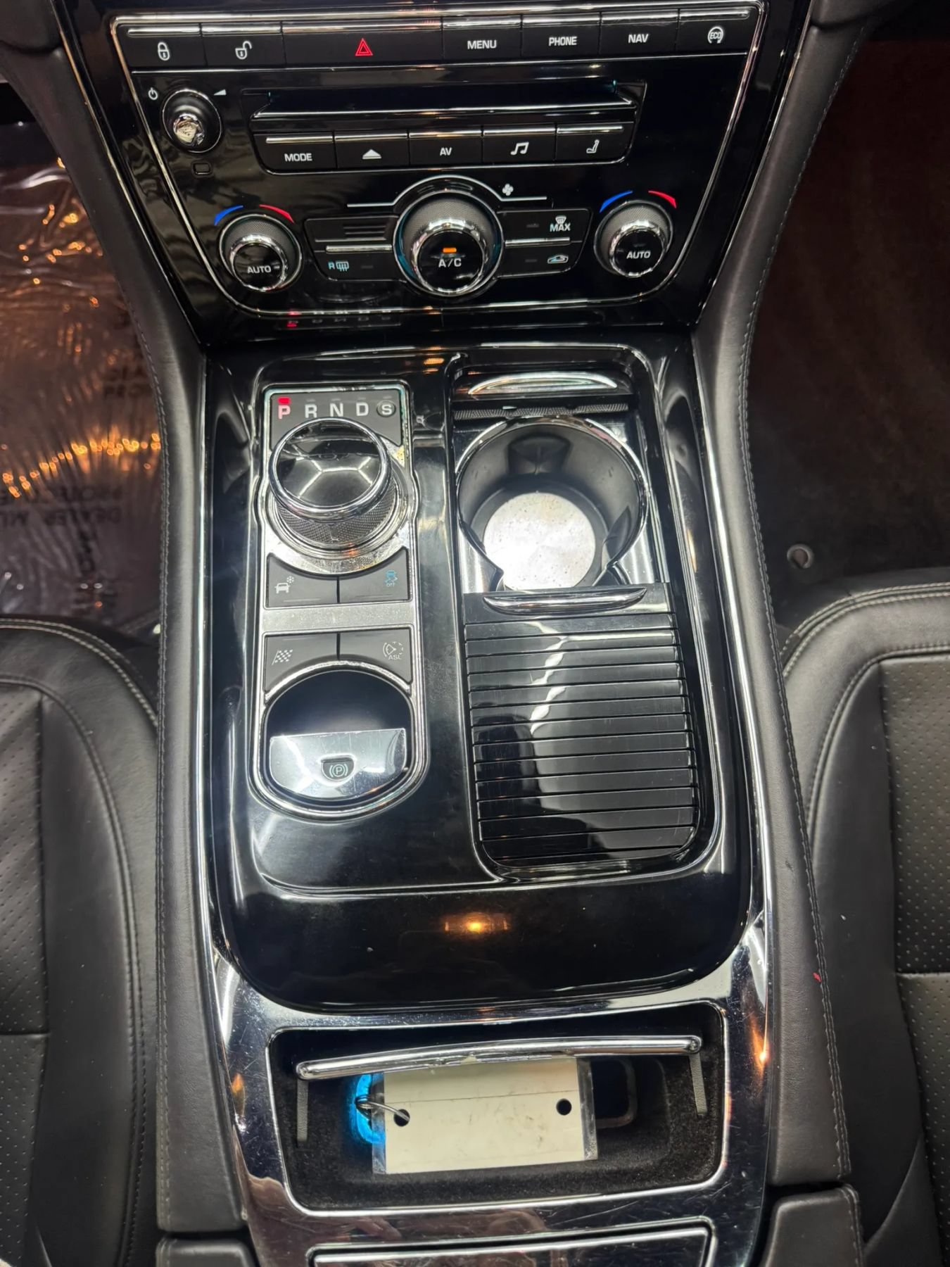 Used 2015 Jaguar XJ RWD image 19