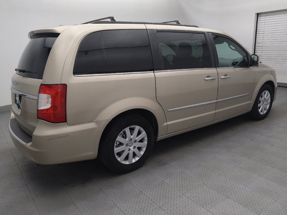Used 2015 Chrysler Town & Country Touring w/ Driver Convenience Group FWD image 10