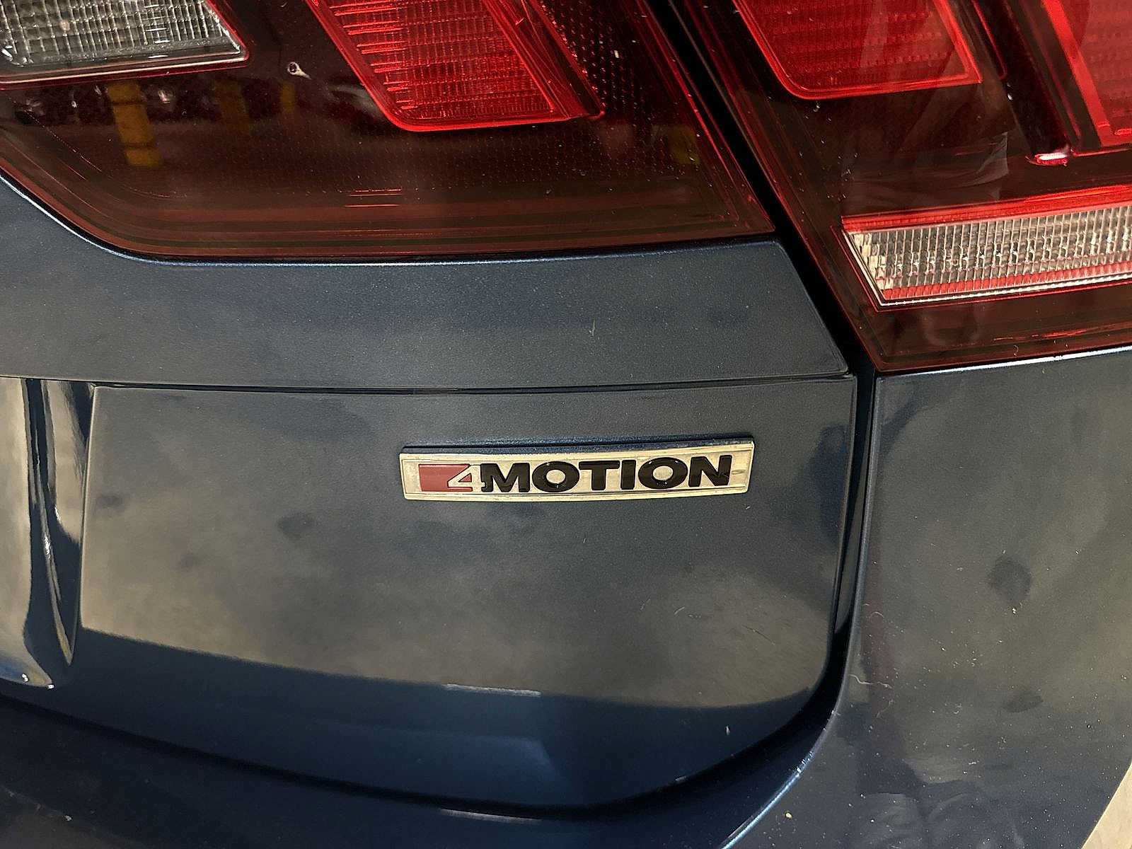 Used 2020 Volkswagen Tiguan SEL AWD/4WD image 28