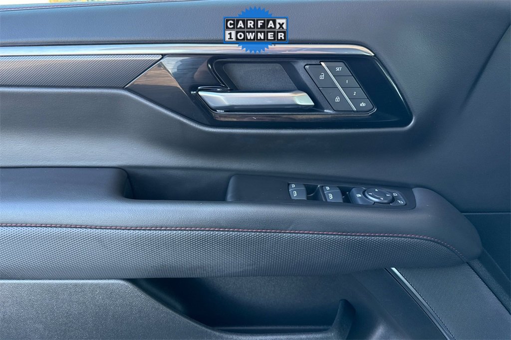 Used 2025 Chevrolet Suburban RST image 16