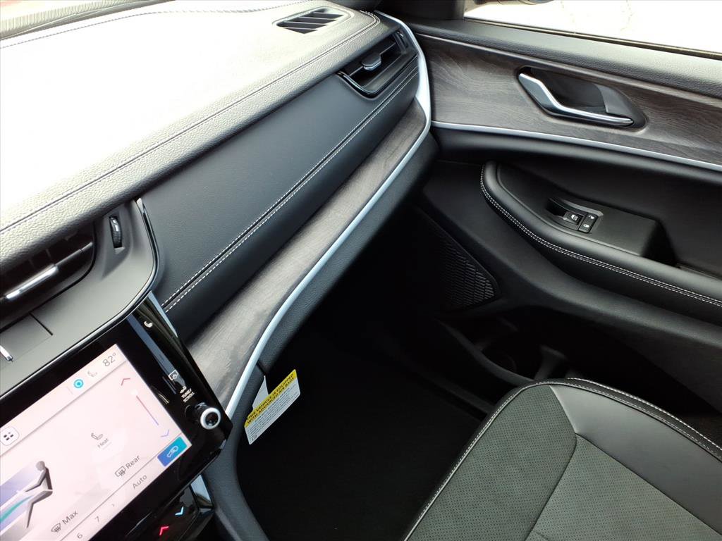 New 2026 Jeep Grand Cherokee Altitude image 34