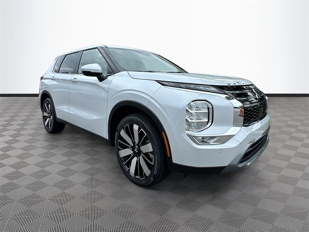 New 2025 Mitsubishi Outlander SE image 3