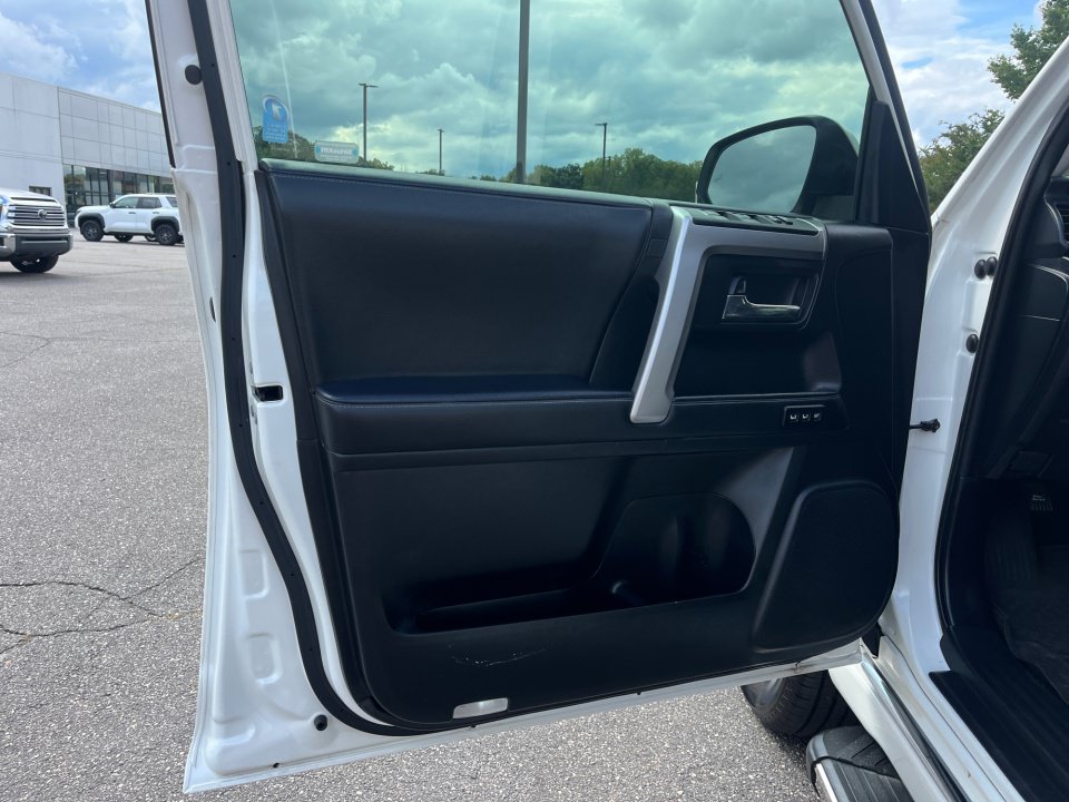 Used 2022 Toyota 4Runner Limited RWD image 33