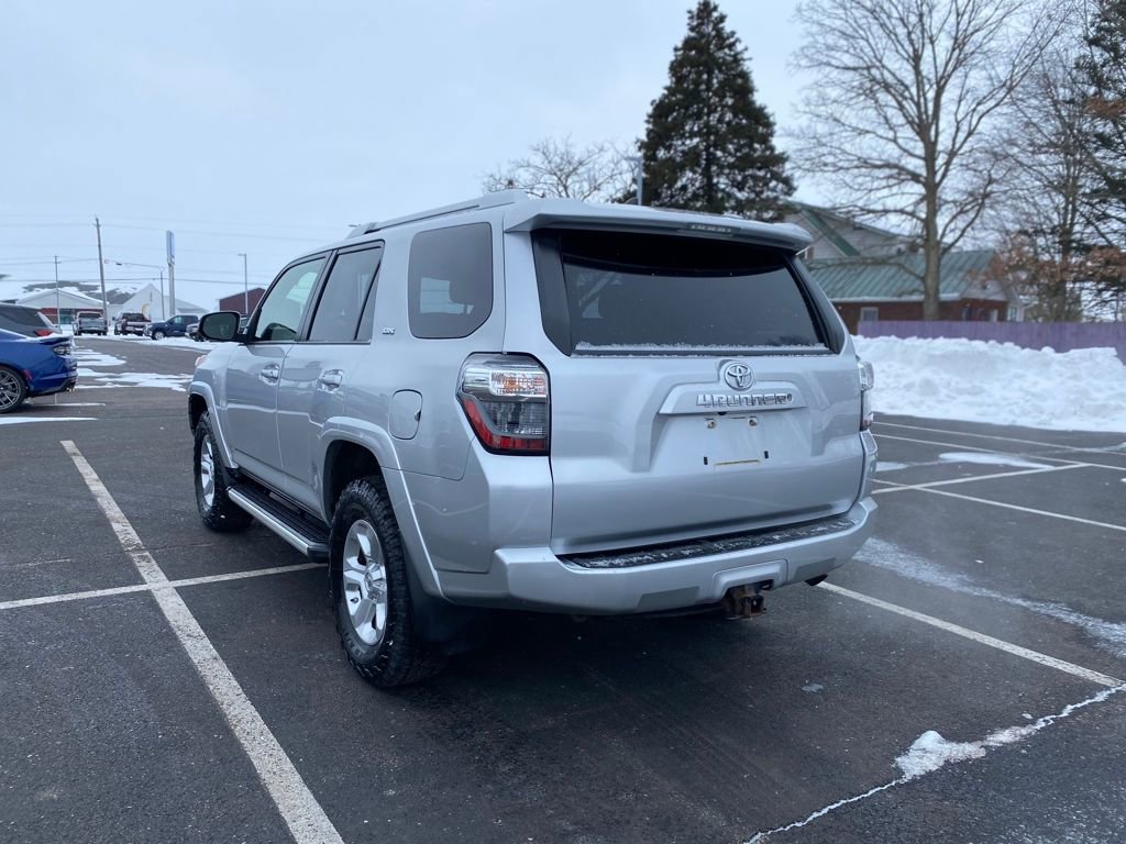 Used 2018 Toyota 4Runner SR5 AWD/4WD image 5