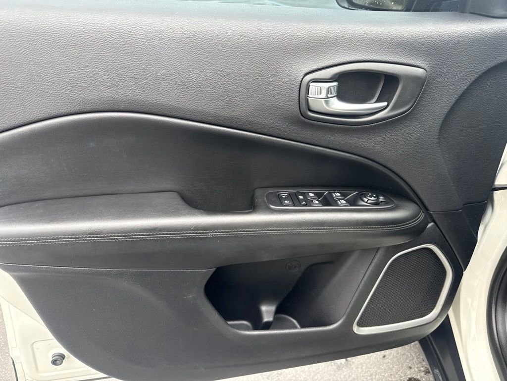 Certified 2019 Jeep Compass Latitude FWD image 12