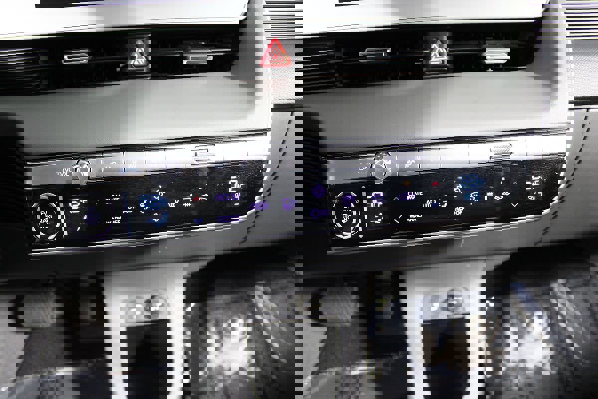 Used 2024 Hyundai Ioniq 5 SE image 18