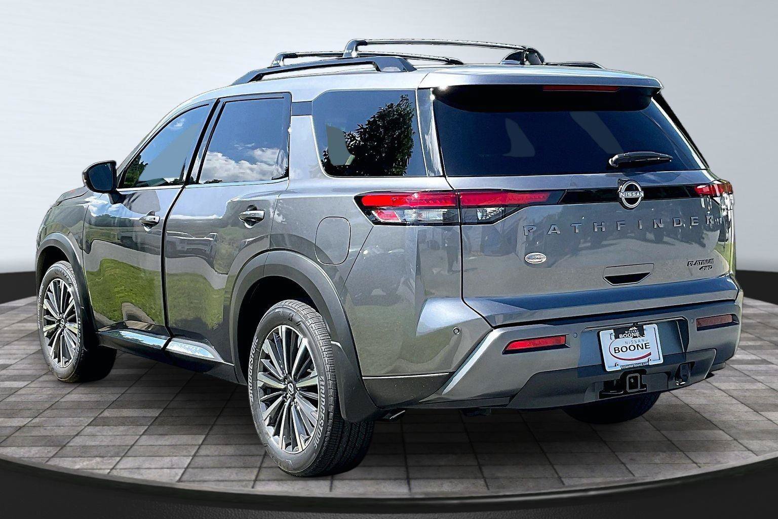 New 2026 Nissan Pathfinder Platinum w/ Accent Package AWD/4WD image 3