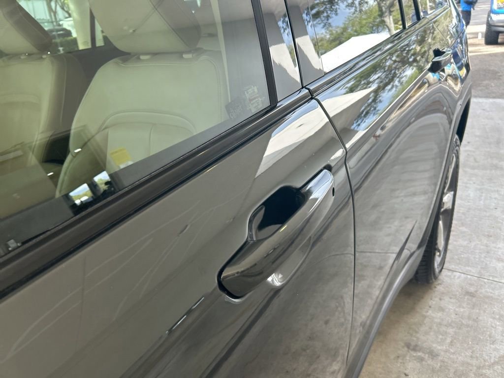 Used 2022 Jeep Grand Cherokee L Limited image 15