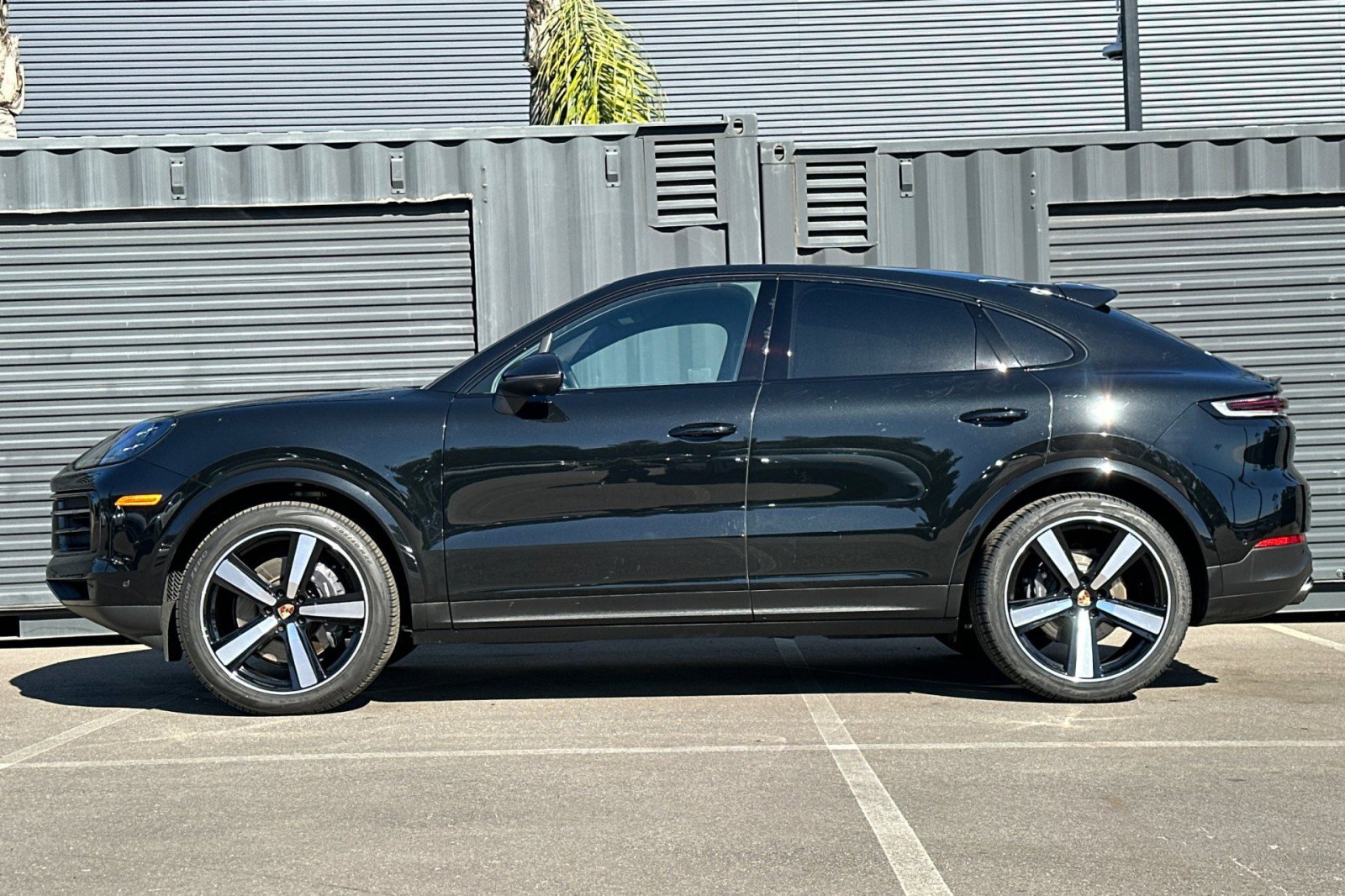 Used 2025 Porsche Cayenne Coupe image 2