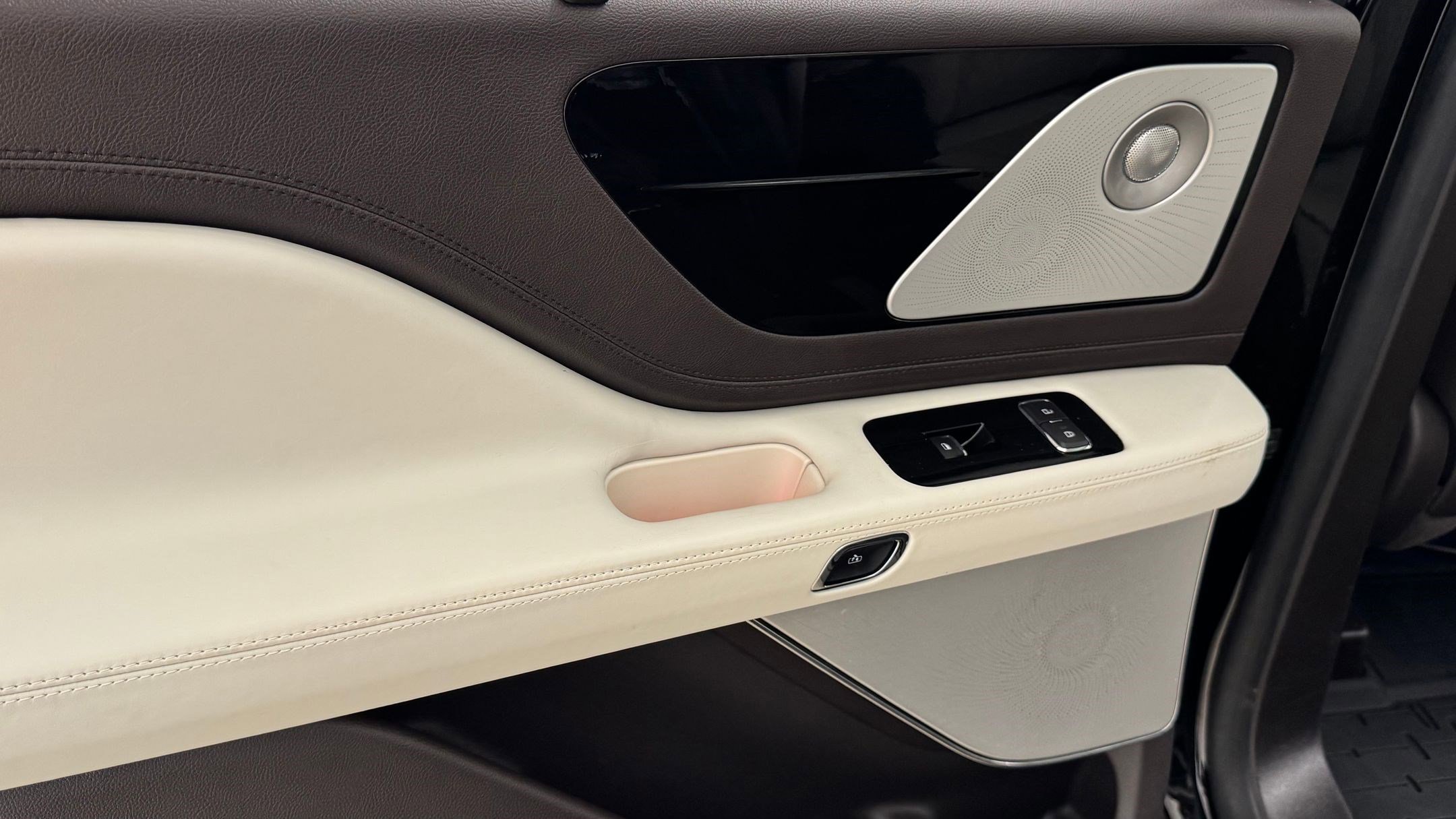 Used 2023 Lincoln Aviator Black Label w/ Dynamic Handling Package image 14