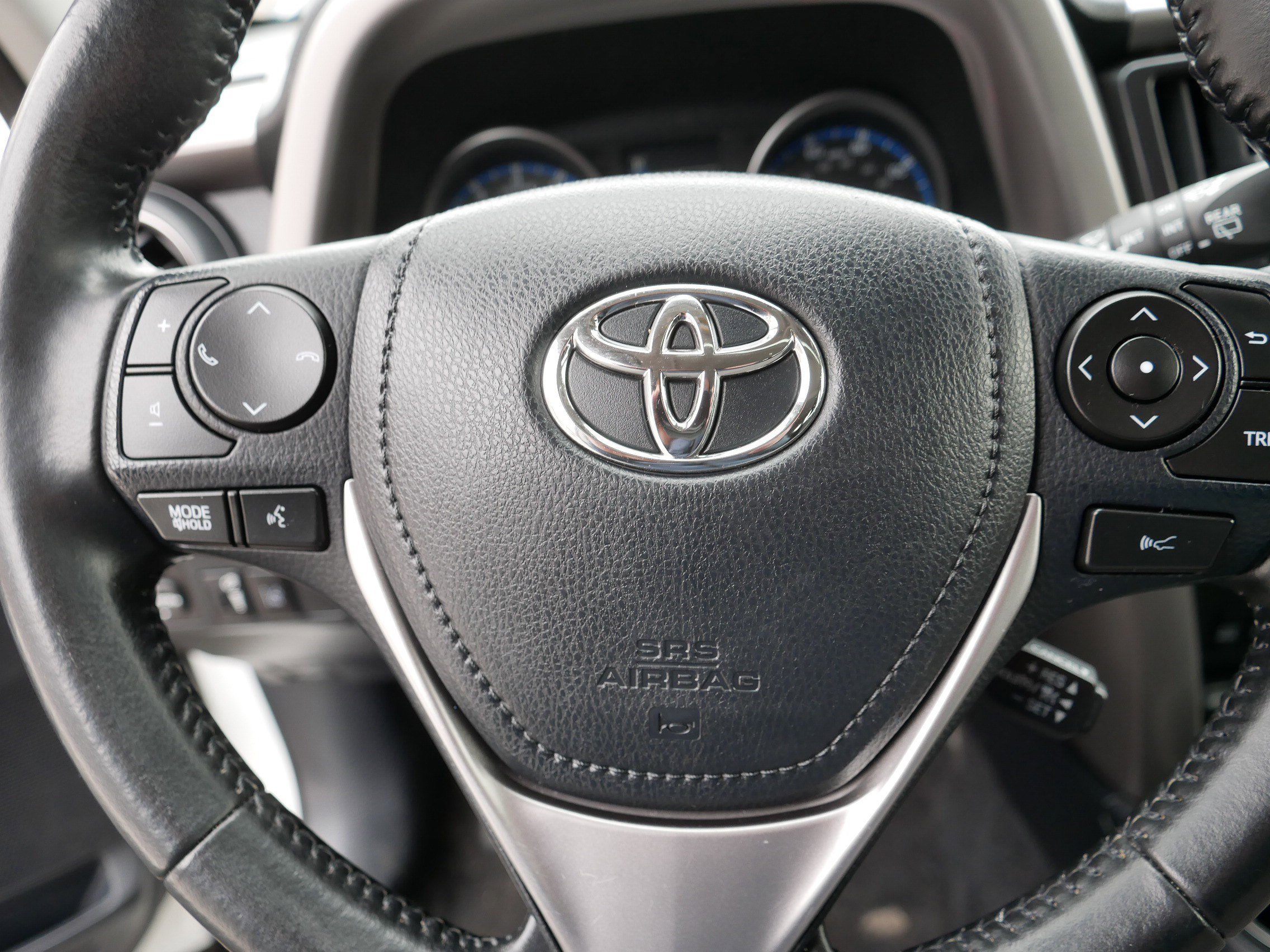 Used 2018 Toyota RAV4 XLE image 25