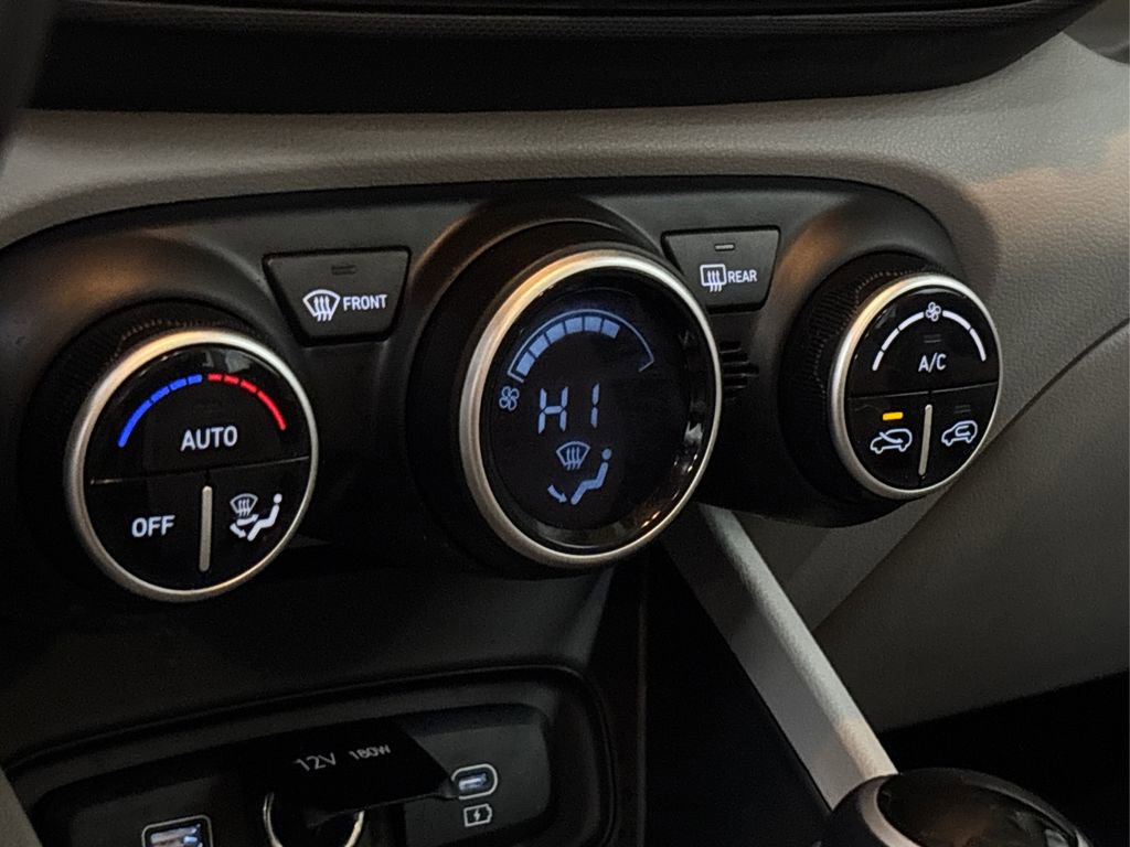 Certified 2025 Hyundai Venue SEL image 26