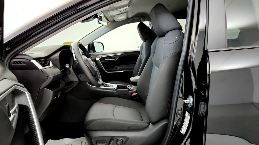 Certified 2025 Toyota RAV4 XLE AWD/4WD image 25