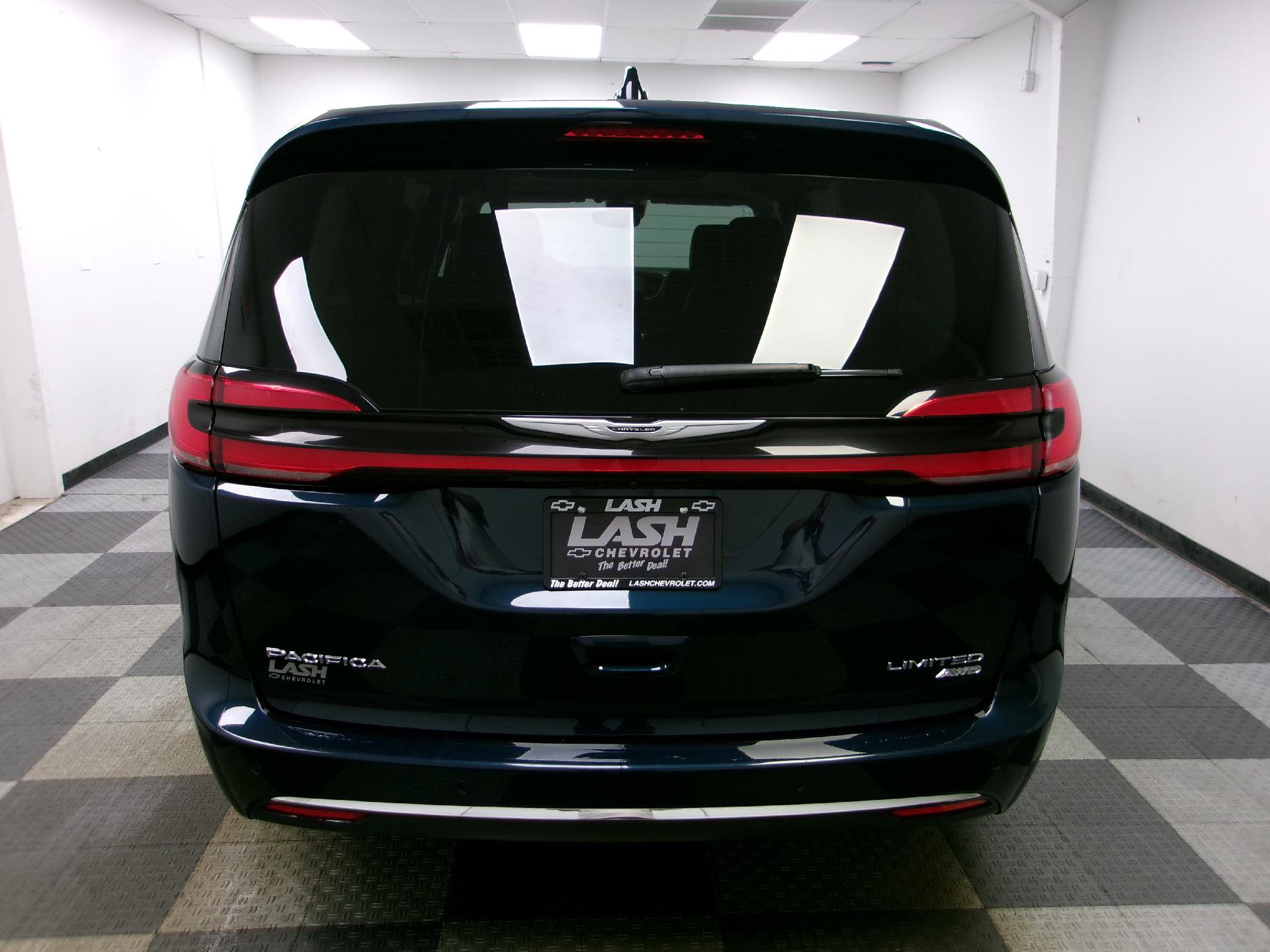 Used 2024 Chrysler Pacifica Limited image 16