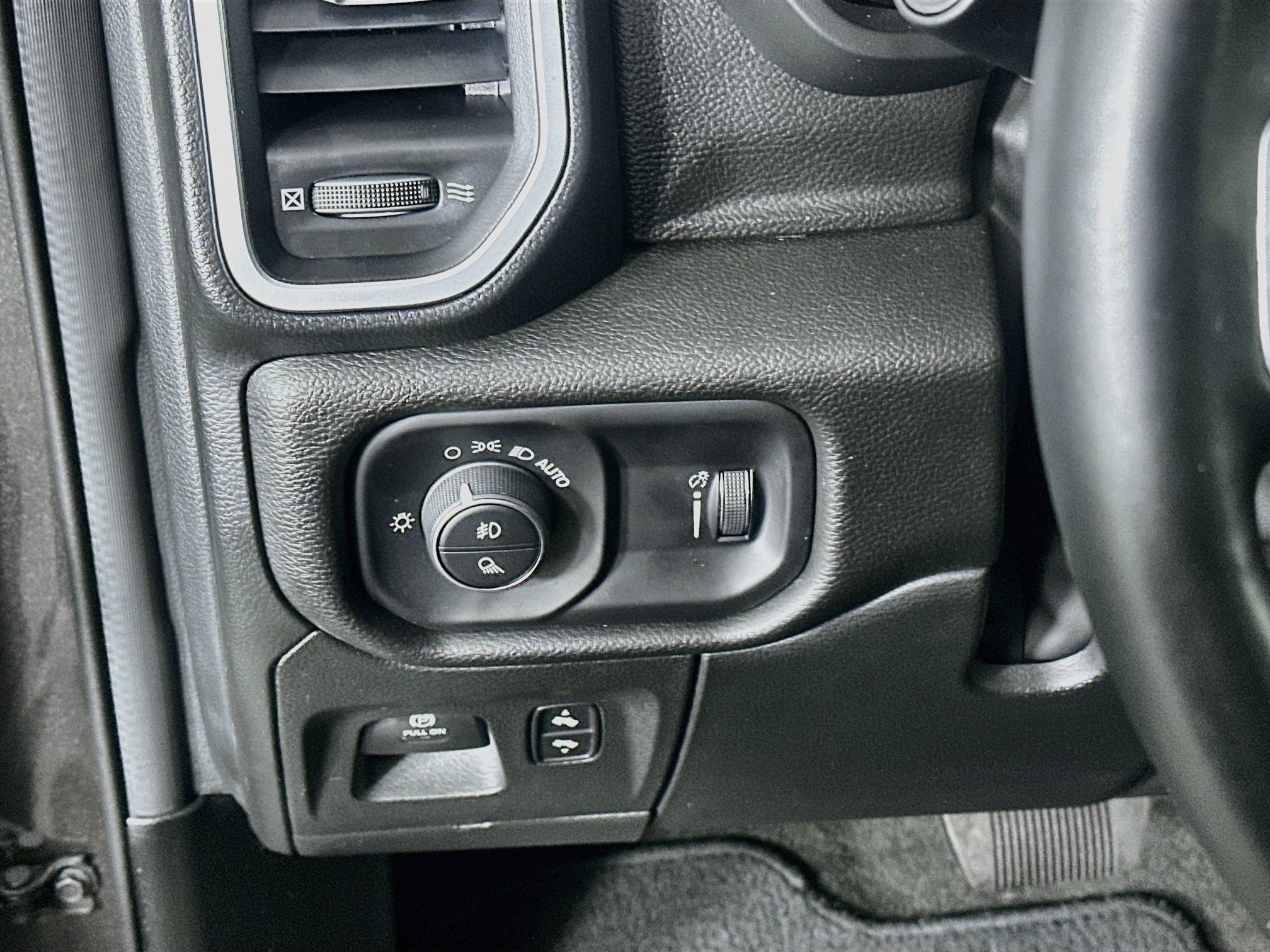 Used 2023 RAM 1500 Big Horn AWD/4WD image 16
