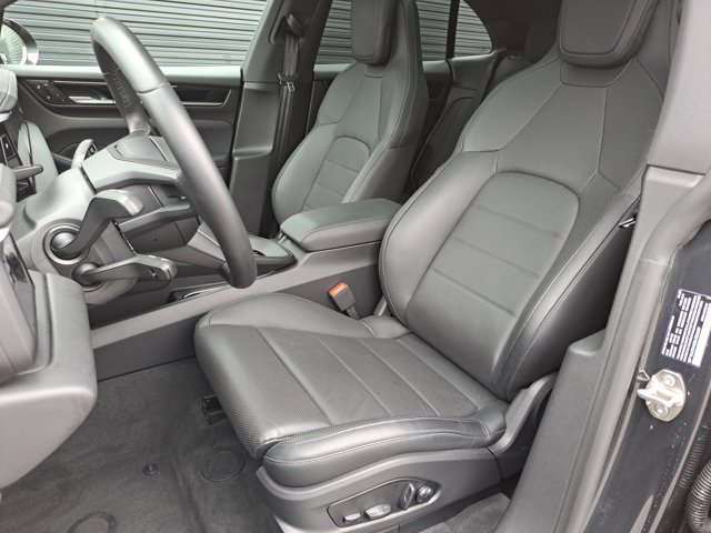 Used 2025 Porsche Macan 4 Electric AWD/4WD image 4