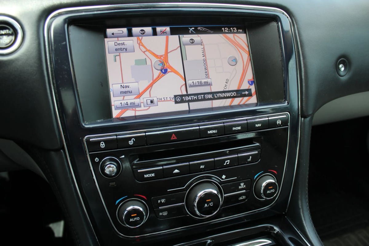 Used 2013 Jaguar XJ AWD image 15
