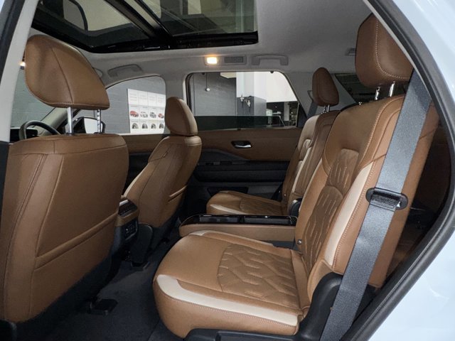 New 2026 Nissan Pathfinder Platinum image 13