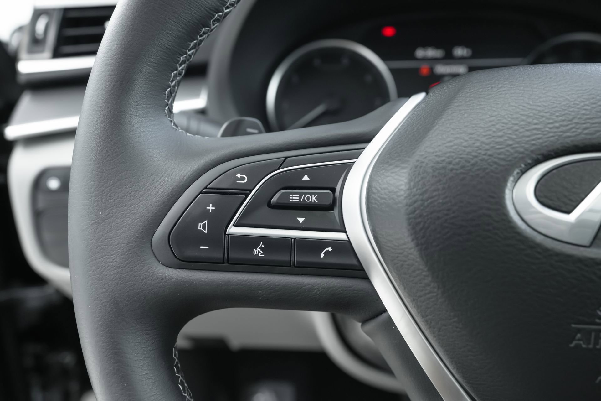Used 2025 INFINITI QX50 Luxe image 14