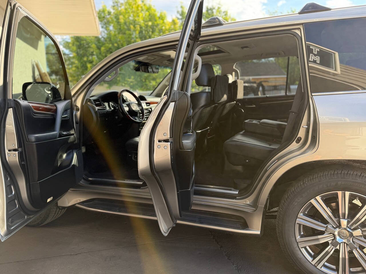 Used 2017 Lexus LX 570 4WD w/ Luxury Package image 74