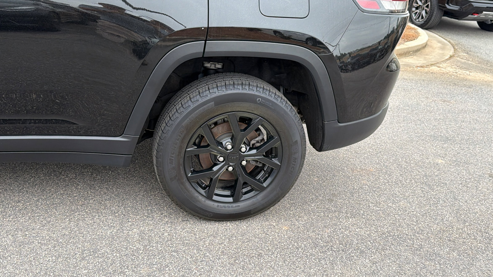 Used 2025 Jeep Grand Cherokee Altitude image 12