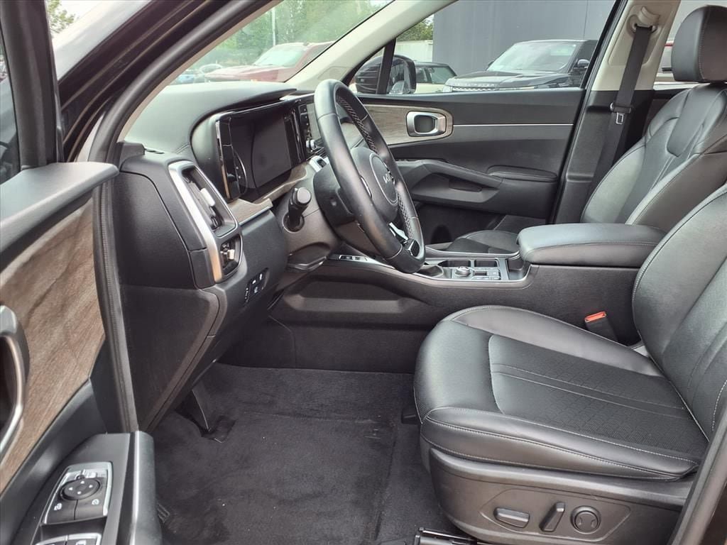 Certified 2022 Kia Sorento EX FWD image 10
