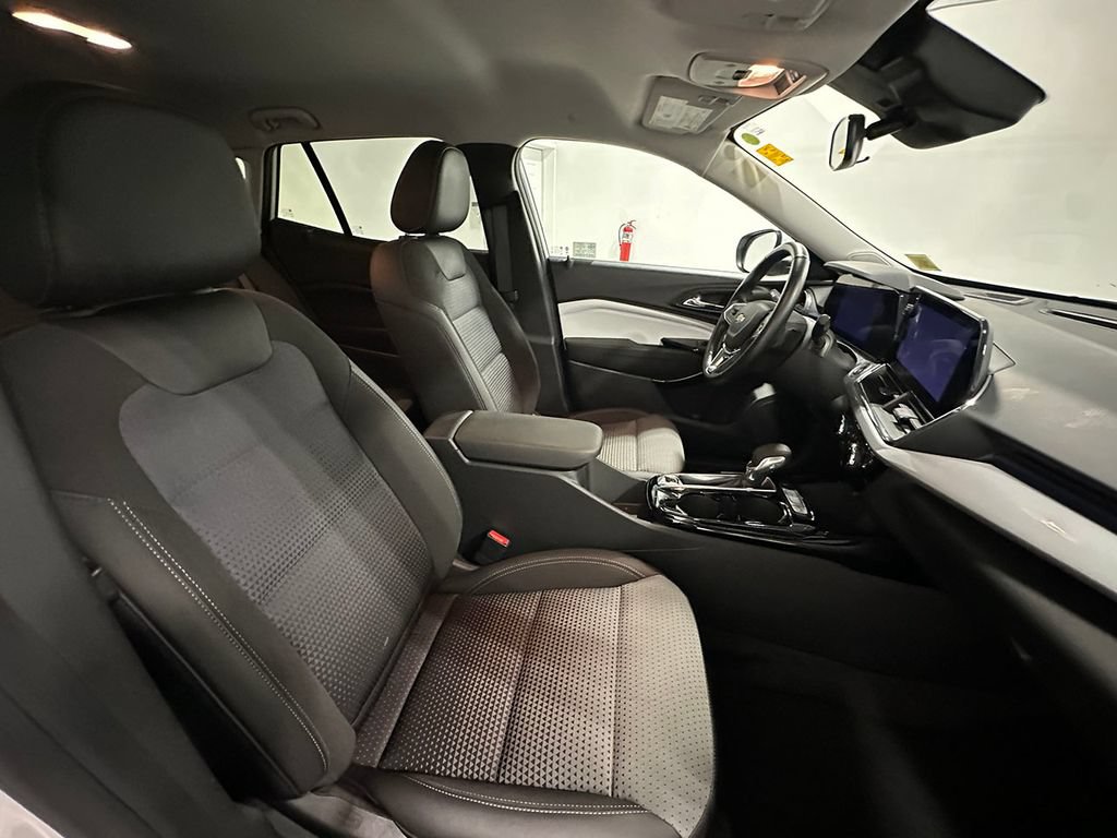 Used 2024 Chevrolet Trax LT w/ Driver Confidence Package FWD image 26