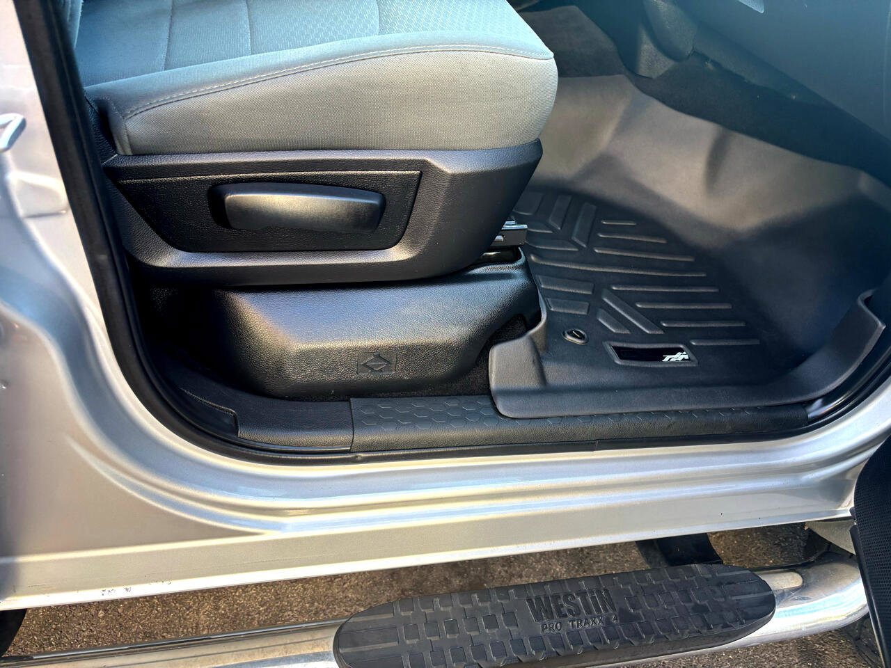 Used 2017 RAM 2500 SLT image 33