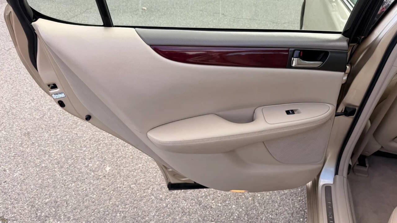 Used 2002 Lexus ES 330 w/ Premium Pkg FWD image 16